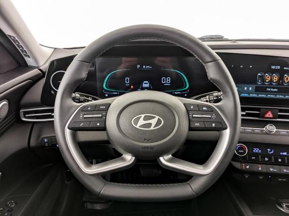 Hyundai Elantra VII (CN7) Рестайлинг с пробегом 2025 года, цена 2 470 000 рублей, 12920 км, седан, Автокод Объявления