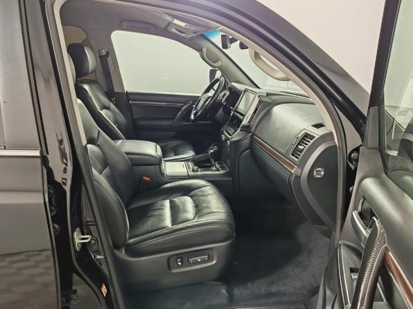 Toyota Land Cruiser 200 Series Рестайлинг 2 с пробегом 2015 года, цена 4 249 000 рублей, 382361 км, внедорожник, Автокод Объявления