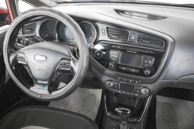 Kia Ceed II с пробегом 2015 года, цена 1 269 000 рублей, 169849 км, хэтчбек, Автокод Объявления