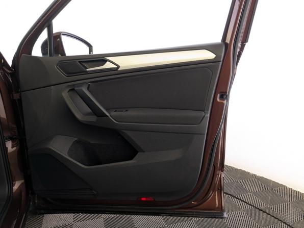 Volkswagen Tiguan II Рестайлинг с пробегом 2021 года, цена 2 550 000 рублей, 77757 км, внедорожник, Автокод Объявления