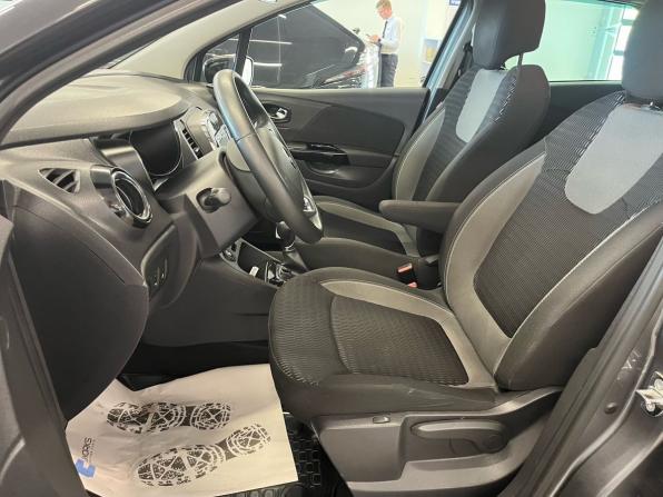 Renault Kaptur I с пробегом 2017 года, цена 1 620 000 рублей, 69577 км, внедорожник, Автокод Объявления