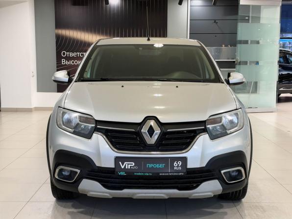 Renault Logan II Рестайлинг с пробегом 2018 года, цена 745 000 рублей, 253247 км, седан, Автокод Объявления