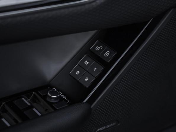 Land Rover Range Rover Velar I с пробегом 2019 года, цена 3 990 000 рублей, 99301 км, внедорожник, Автокод Объявления
