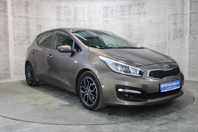 Kia Ceed II Рестайлинг с пробегом 2017 года, цена 1 044 000 рублей, 177856 км, хэтчбек, Автокод Объявления
