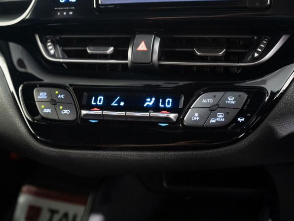 Toyota C-HR I с пробегом 2017 года, цена 1 800 000 рублей, 92515 км, внедорожник, Автокод Объявления