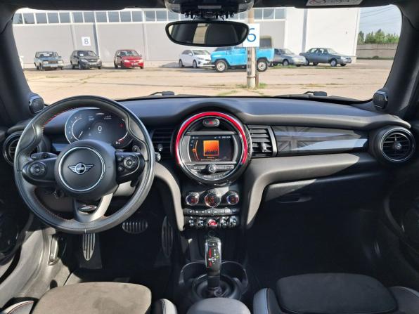 Mini Hatch III (F55/F56) Рестайлинг с пробегом 2021 года, цена 2 920 000 рублей, 69686 км, хэтчбек, Автокод Объявления