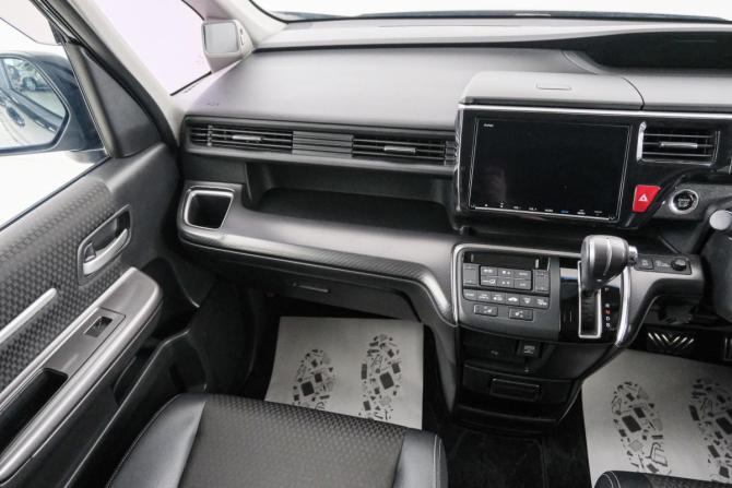 Honda Stepwgn V Рестайлинг с пробегом 2019 года, цена 2 299 000 рублей, 93000 км, минивэн, Автокод Объявления