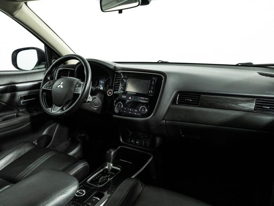 Mitsubishi Outlander III Рестайлинг 2 Санкт-Петербург  - изображение 9