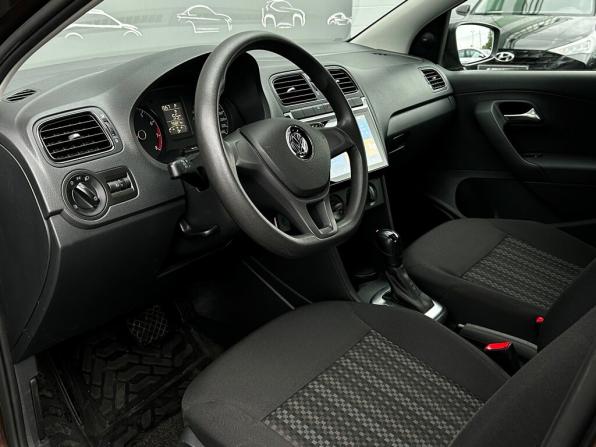 Volkswagen Polo V Рестайлинг с пробегом 2017 года, цена 998 700 рублей, 55827 км, седан, Автокод Объявления