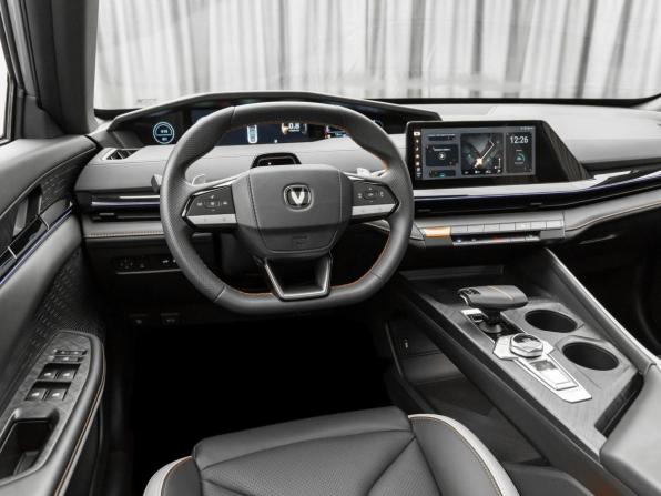 Changan UNI-V I с пробегом 2024 года, цена 2 440 000 рублей, 23918 км, лифтбек, Автокод Объявления