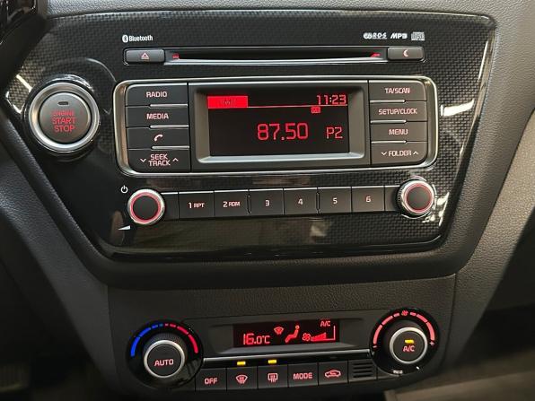 Kia Rio III Рестайлинг с пробегом 2016 года, цена 1 460 000 рублей, 34432 км, хэтчбек, Автокод Объявления