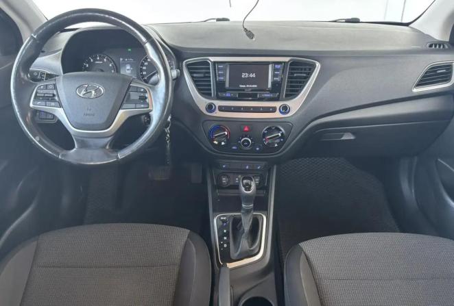 Hyundai Solaris II с пробегом 2018 года, цена 1 350 000 рублей, 153176 км, седан, Автокод Объявления