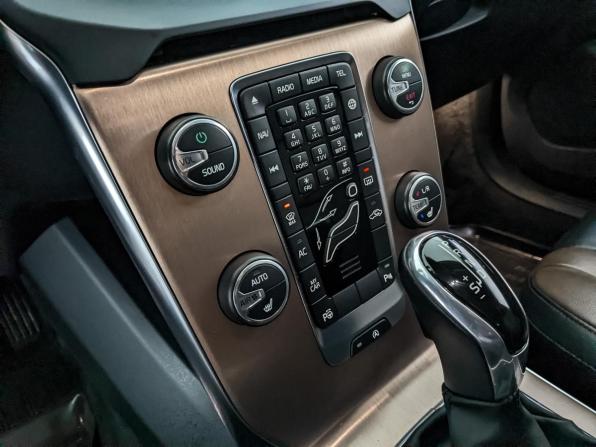 Volvo V40 II с пробегом 2015 года, цена 1 280 000 рублей, 146531 км, хэтчбек, Автокод Объявления