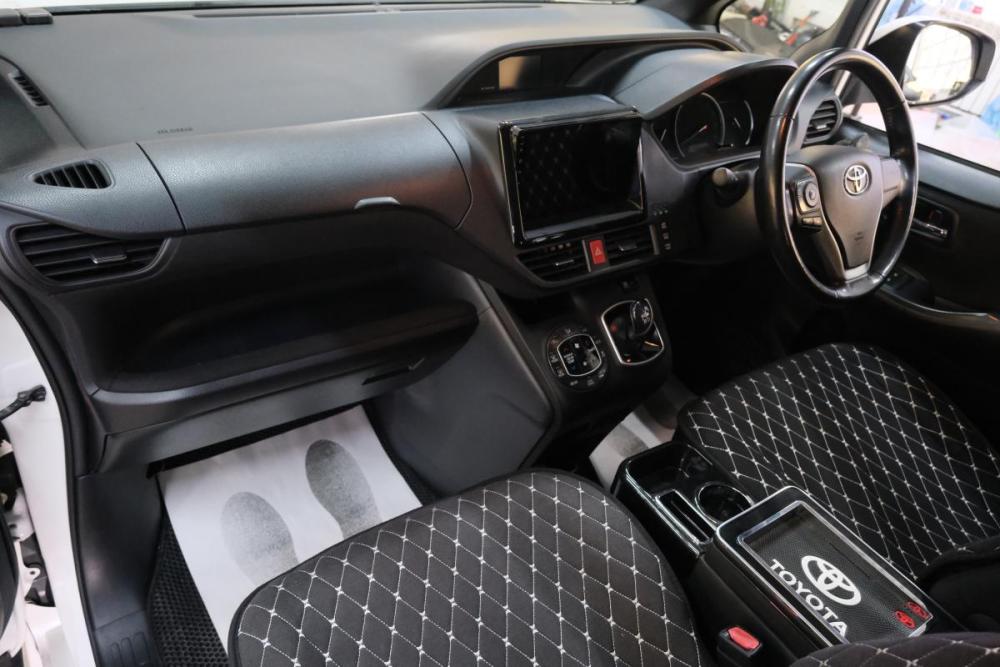 Toyota Voxy III (R80) Омск  - изображение 19