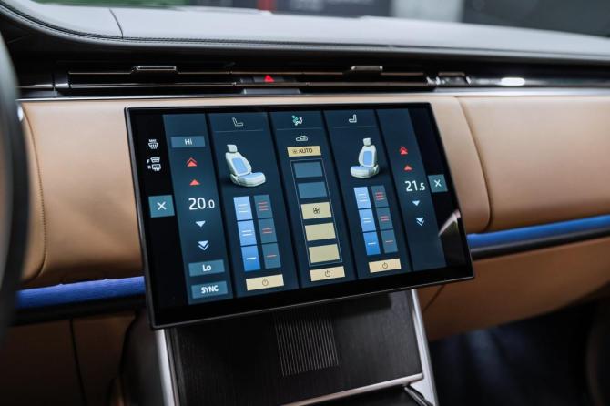 Новый Land Rover Range Rover V 2025 года, цена 23 490 000 рублей, внедорожник, Автокод Объявления