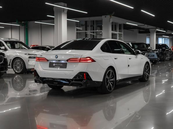 BMW 5 серии VIII (G60/G61/G68) с пробегом 2024 года, цена 7 400 000 рублей, 23532 км, седан, Автокод Объявления