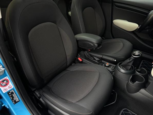 Mini Hatch III (F55/F56) с пробегом 2017 года, цена 1 490 000 рублей, 54042 км, хэтчбек, Автокод Объявления