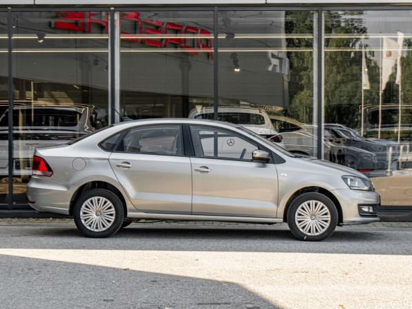 Volkswagen Polo V Рестайлинг с пробегом 2018 года, цена 1 100 000 рублей, 42113 км, седан, Автокод Объявления