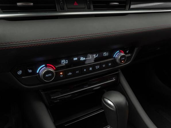 Mazda 6 III (GJ) Рестайлинг 2 с пробегом 2021 года, цена 3 080 000 рублей, 46258 км, седан, Автокод Объявления