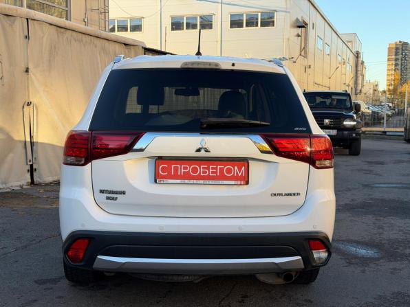 Mitsubishi Outlander III Рестайлинг 2 с пробегом 2015 года, цена 1 649 000 рублей, 193700 км, внедорожник, Автокод Объявления
