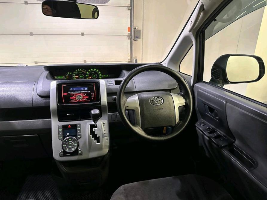Toyota Voxy II (R70) Новосибирск  - изображение 17