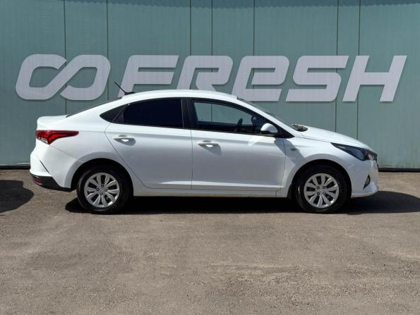 Hyundai Solaris II с пробегом 2020 года, цена 1 379 000 рублей, 166068 км, седан, Автокод Объявления