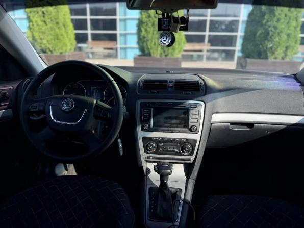 Skoda Octavia II (A5) Рестайлинг с пробегом 2012 года, цена 745 000 рублей, 291871 км, лифтбек, Автокод Объявления