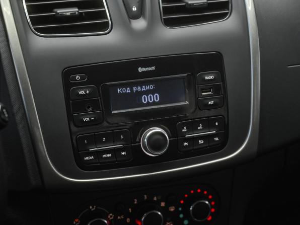 Renault Logan II Рестайлинг с пробегом 2019 года, цена 1 199 000 рублей, 49000 км, седан, Автокод Объявления