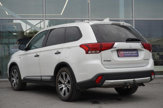 Mitsubishi Outlander III Рестайлинг 2 с пробегом 2017 года, цена 1 985 000 рублей, 72248 км, внедорожник, Автокод Объявления