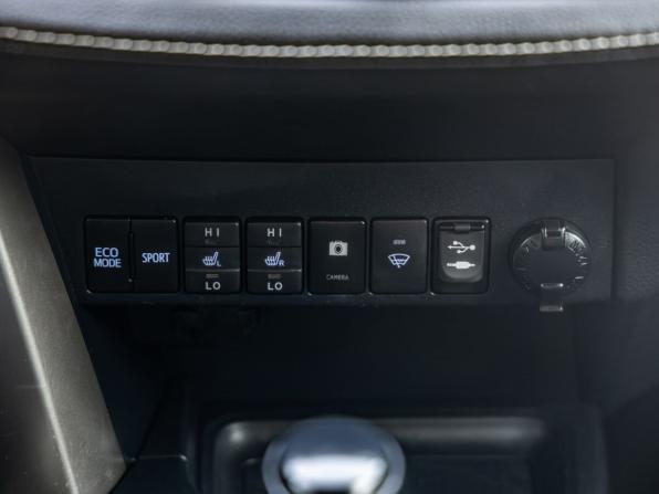 Toyota RAV4 IV (XA40) с пробегом 2015 года, цена 1 998 000 рублей, 116774 км, внедорожник, Автокод Объявления