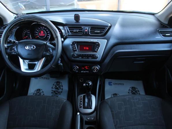 Kia Rio III Рестайлинг с пробегом 2015 года, цена 750 000 рублей, 234497 км, хэтчбек, Автокод Объявления