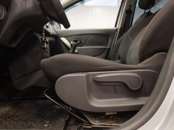Renault Sandero II Рестайлинг с пробегом 2019 года, цена 1 245 000 рублей, 102080 км, хэтчбек, Автокод Объявления
