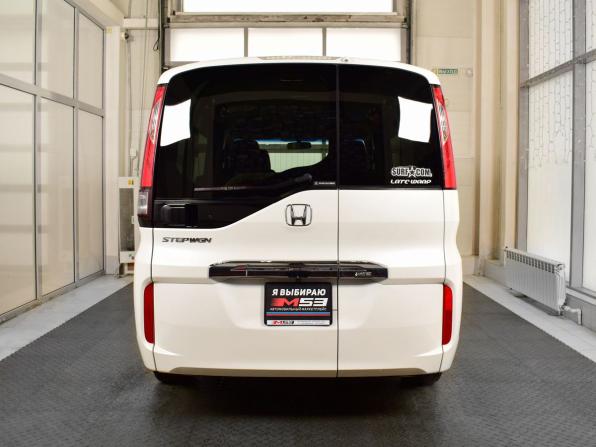 Honda Stepwgn V с пробегом 2016 года, цена 1 879 995 рублей, 58919 км, минивэн, Автокод Объявления