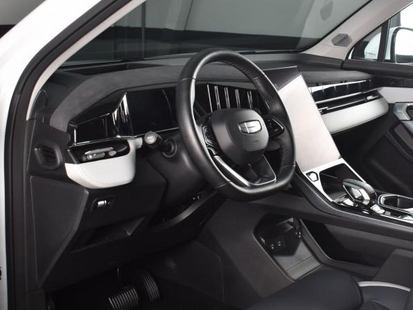 Geely Atlas II с пробегом 2023 года, цена 2 749 999 рублей, 5428 км, внедорожник, Автокод Объявления