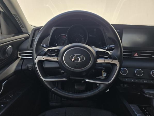 Hyundai Elantra VII (CN7) с пробегом 2022 года, цена 2 130 000 рублей, 64001 км, седан, Автокод Объявления