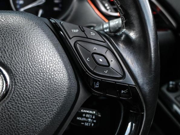 Toyota C-HR I с пробегом 2017 года, цена 1 590 000 рублей, 192900 км, внедорожник, Автокод Объявления