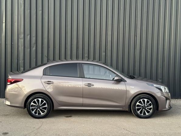 Kia Rio IV Рестайлинг с пробегом 2021 года, цена 1 540 000 рублей, 82225 км, седан, Автокод Объявления