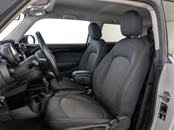 Mini Hatch III (F55/F56) Рестайлинг с пробегом 2020 года, цена 1 755 000 рублей, 94500 км, хэтчбек, Автокод Объявления