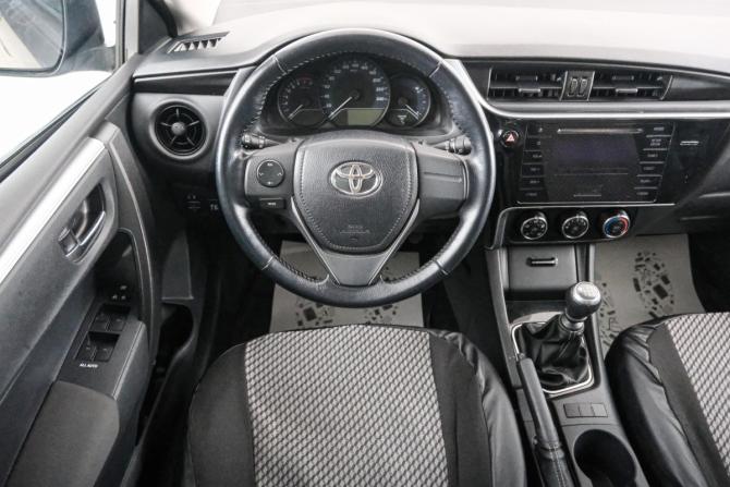 Toyota Corolla XI (E160 E170 E180) Рестайлинг 1 с пробегом 2017 года, цена 1 549 000 рублей, 104000 км, седан, Автокод Объявления