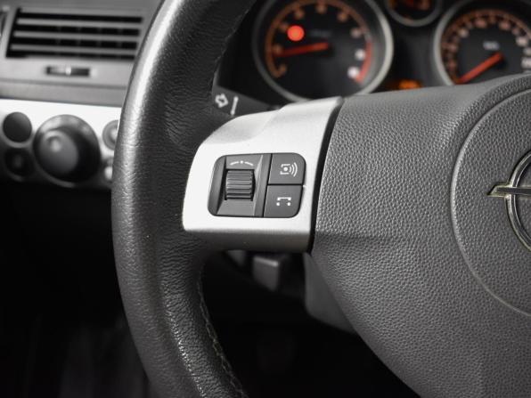 Opel Astra H Рестайлинг с пробегом 2013 года, цена 639 900 рублей, 123338 км, седан, Автокод Объявления