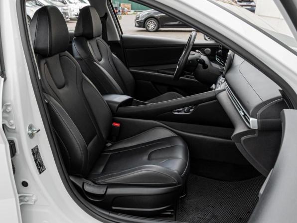 Hyundai Elantra VII (CN7) Рестайлинг с пробегом 2024 года, цена 2 290 000 рублей, 13372 км, седан, Автокод Объявления