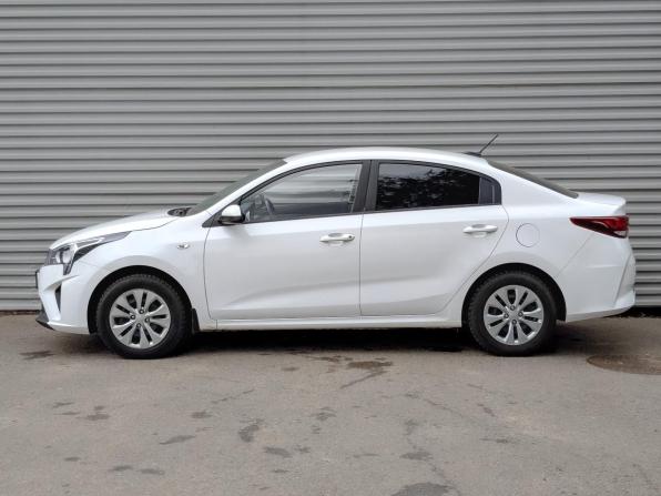 Kia Rio IV Рестайлинг с пробегом 2021 года, цена 1 370 000 рублей, 80362 км, седан, Автокод Объявления