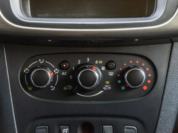 Renault Sandero II с пробегом 2015 года, цена 848 000 рублей, 174817 км, хэтчбек, Автокод Объявления