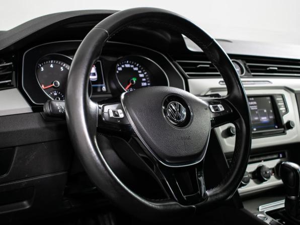 Volkswagen Passat B8 с пробегом 2017 года, цена 1 640 000 рублей, 99384 км, седан, Автокод Объявления