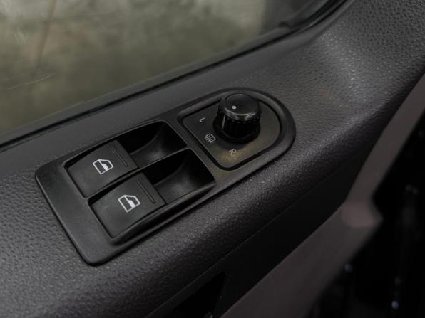 Volkswagen Transporter T5 Рестайлинг с пробегом 2012 года, цена 1 640 000 рублей, 366277 км, минивэн, Автокод Объявления