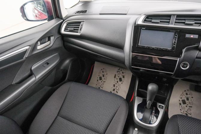 Honda Fit III Рестайлинг с пробегом 2018 года, цена 1 229 000 рублей, 64878 км, хэтчбек, Автокод Объявления