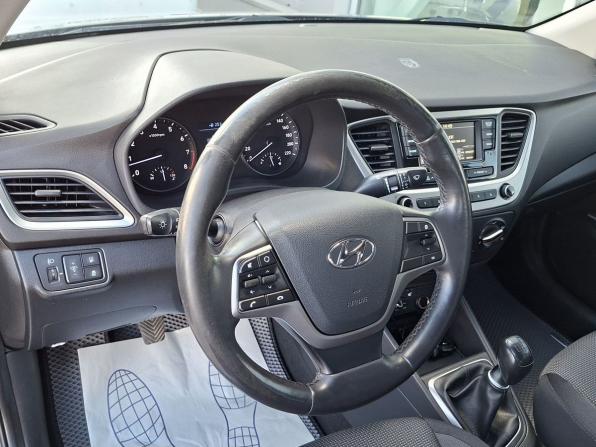 Hyundai Solaris II с пробегом 2017 года, цена 1 047 000 рублей, 238257 км, седан, Автокод Объявления