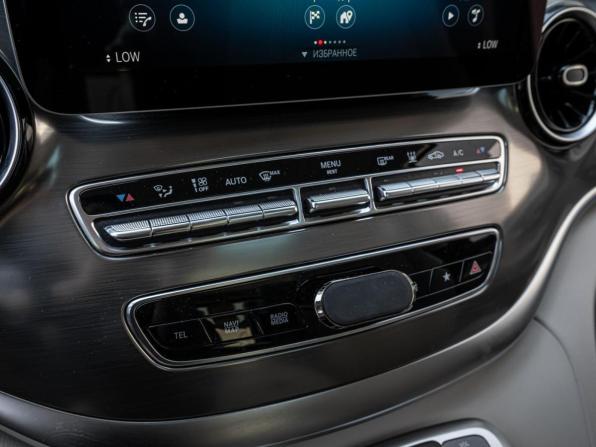 Mercedes-Benz V-Класс III (W447) Рестайлинг с пробегом 2022 года, цена 9 700 000 рублей, 17689 км, минивэн, Автокод Объявления