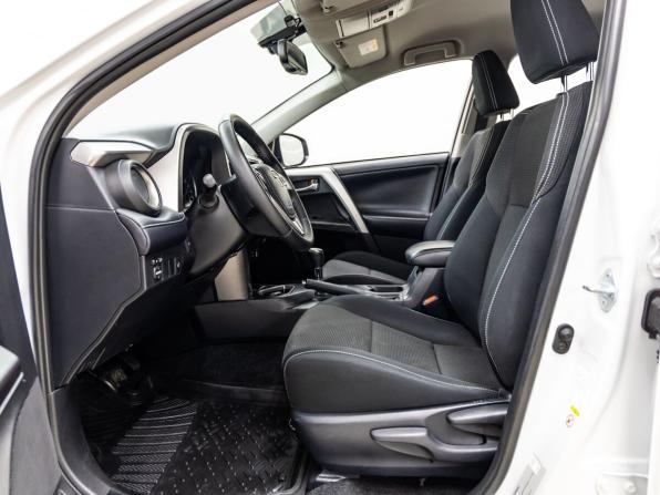 Toyota RAV4 IV (XA40) Рестайлинг с пробегом 2018 года, цена 2 088 000 рублей, 180911 км, внедорожник, Автокод Объявления