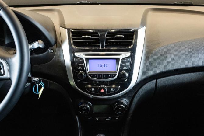 Hyundai Solaris I с пробегом 2012 года, цена 999 000 рублей, 111848 км, хэтчбек, Автокод Объявления